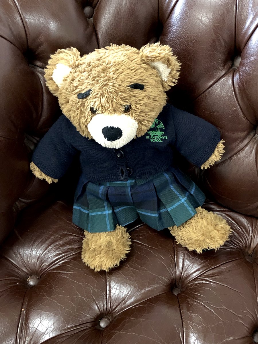 CarolineLawrenc's tweet photo. Thanks for having me in to talk about #MysteriesOfAncientRome, @StAnthonysGirls! I hope you enjoy my #RomanMysteries, #TimeTravelDiaries, #AesopsFables &amp; Writing Tips. 😊 #HowToWriteAGreatStory #SevenPlotBeats https://t.co/LDFh143MZ8