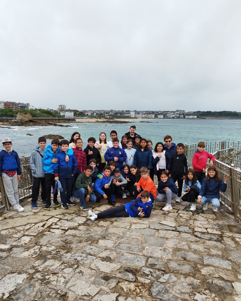 SagradoCMadrid's tweet photo. Hoy los alumnos de 5° y 6°que están realizando una inmersión lingüística en Cantabria han visitado la Península de la Magdalena. #educaciónVicenciana #colegioshhcc https://t.co/ljVRHh8qyh