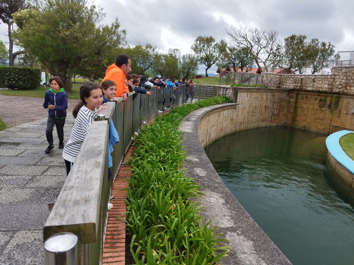 SagradoCMadrid's tweet photo. Hoy los alumnos de 5° y 6°que están realizando una inmersión lingüística en Cantabria han visitado la Península de la Magdalena. #educaciónVicenciana #colegioshhcc https://t.co/ljVRHh8qyh