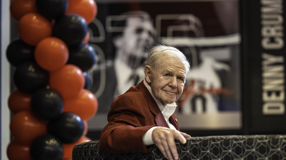 THE MAN WHO CAME TO STAY | Legendary Louisville basketball coach Denny Crum passed away this morning at his home at age 86. Incredibly sad day for Louisville, and many of us personally. But we're glad he has found rest wdrb.com/sports/denny-c…