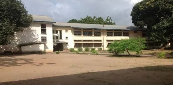 AfisaElim's tweet image. AZANIA SECONDARY SCHOOL

OWNER: TANZANIA GOVERNMENT

LOCATION: DAR ES SALAAM

💨Hivi Hawa na Tambaza Nani wakishua?😀