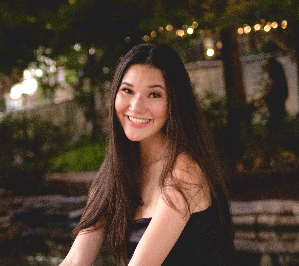 sims_library's tweet image. &quot;can you see through me to my skeleton
can you hold my bare bones with your eyes
will you bruise my trachea too&quot;

simslibraryofpoetry.substack.com/p/poem-a-week-…