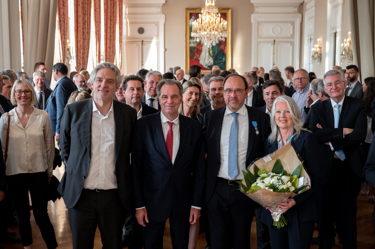 👏👏 Toute la communauté industrielle régionale adresse ses plus vives félicitations à #thierrychaumont, Président de l'@UIMM #AlpesMéditerranée pour sa nomination au grade de Chevalier dans l'Ordre National du Mérite