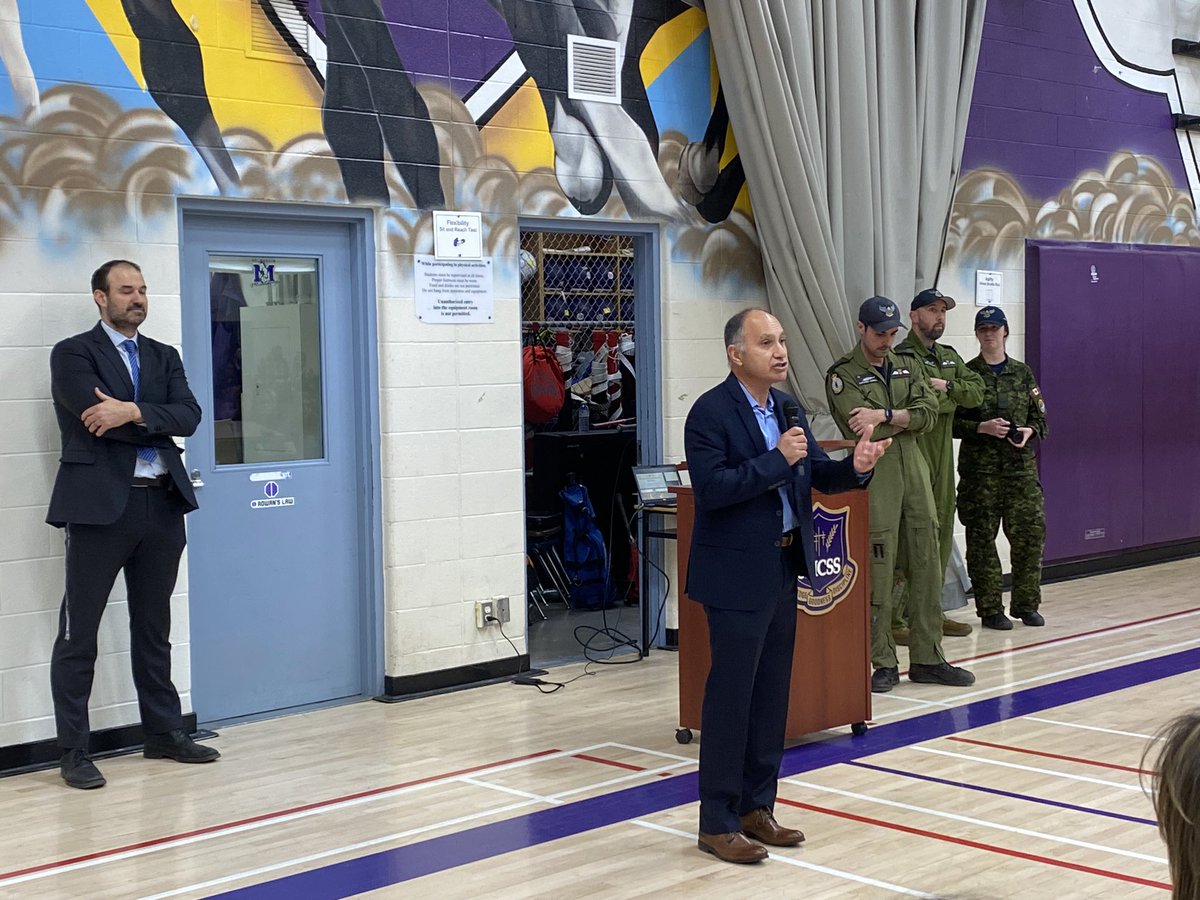 Thank you <a href="/StMartinCSS/">St Martin CSS DPCDSB</a> #SHSM Hospitality for hosting guests from <a href="/RCAF_ARC/">Royal Canadian Air Force</a> 2day!🚁 <a href="/DPCDSBSchools/">Dufferin-Peel Catholic District School Board</a>