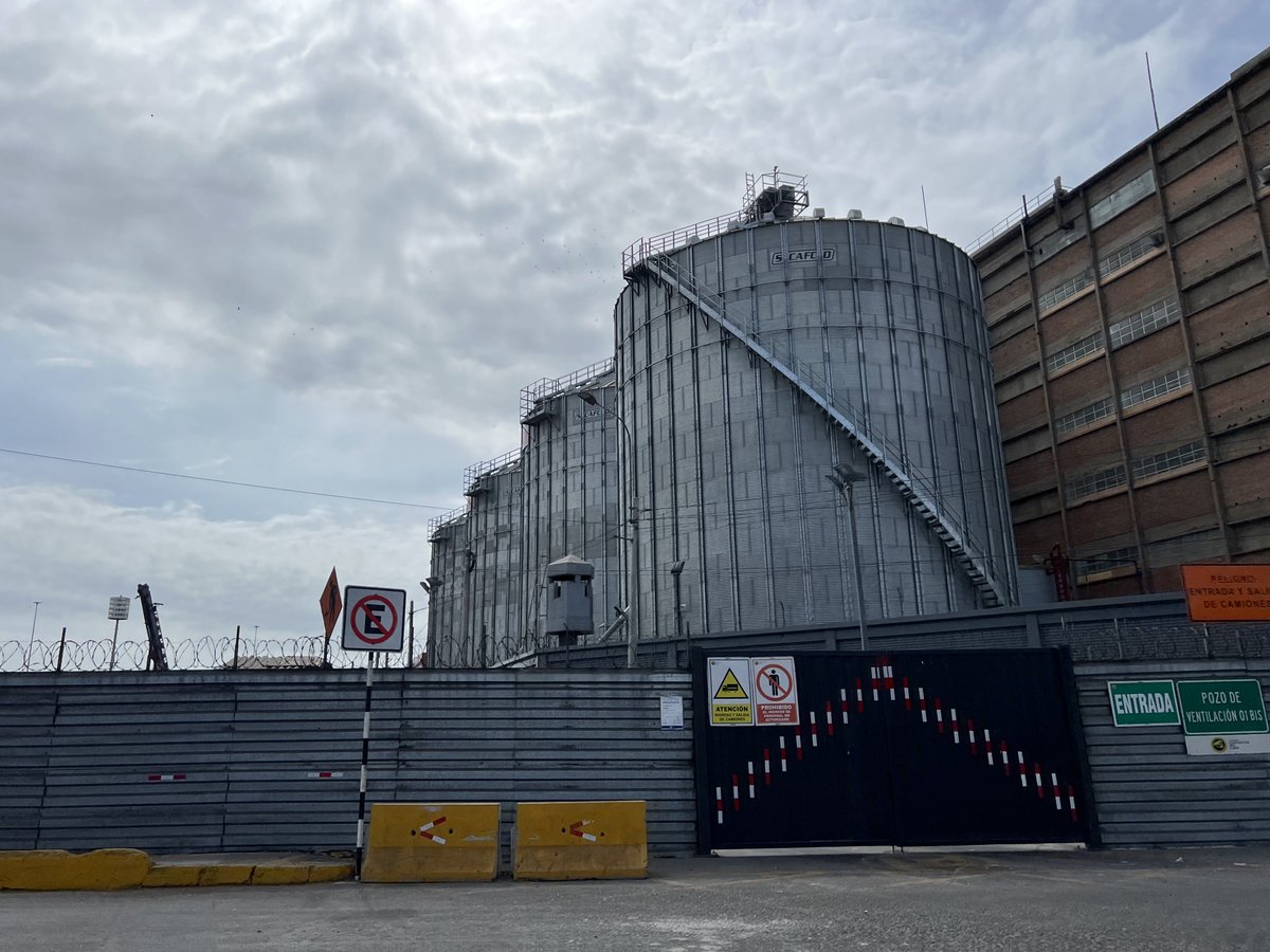 SCAFCOGrain's tweet photo. Greetings from Peru! One of our SCAFCO Grain Systems Company team members, Sandra, visited multiple facilities to check out their #SCAFCOGrainSystems and was kind enough to send back some great pictures.
#SiouxSteel #SCAFCOGrain https://t.co/Z1CNfcnTbT