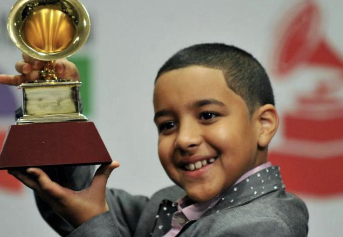 tujohnfavorito's tweet photo. Por favor, Miguelito a los 9 años se gano un Latin Grammy... https://t.co/j3siPCpG7z