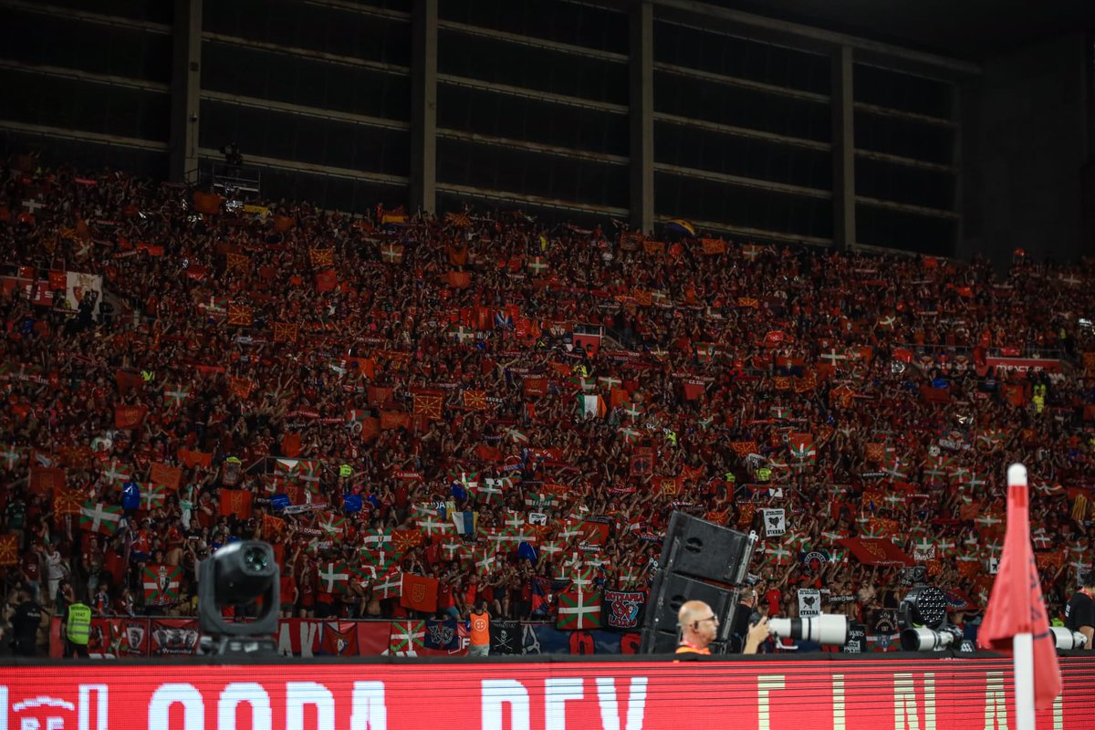 Marcha atrás, Osasuna os habrá enganchado para siempre como lo hizo con todas las generaciones anteriores. Porque la gitana no estaba loca, Osasuna será alguna vez campeón...¿o acaso no lo somos ya?