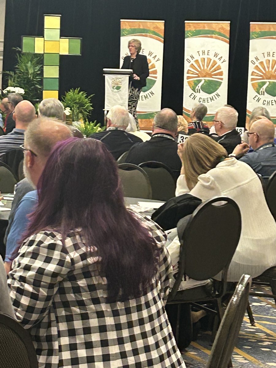 AFOCSC's tweet photo. Le Symposium de l’OPÉCO sur la formation de la foi des adultes rassemble aujourd’hui des centaines de participants, représentants de l’éducation catholique francophone et anglophone; prêtres, diacres et évêques du diocèse de l’Ontario. @AFOCSC ⁦@opecontario⁩ https://t.co/WDBwxHDOy6
