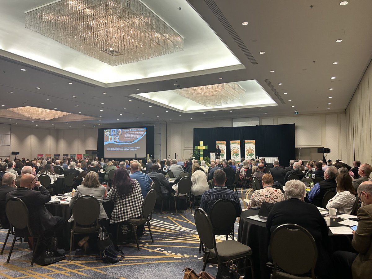 AFOCSC's tweet photo. Le Symposium de l’OPÉCO sur la formation de la foi des adultes rassemble aujourd’hui des centaines de participants, représentants de l’éducation catholique francophone et anglophone; prêtres, diacres et évêques du diocèse de l’Ontario. @AFOCSC ⁦@opecontario⁩ https://t.co/WDBwxHDOy6