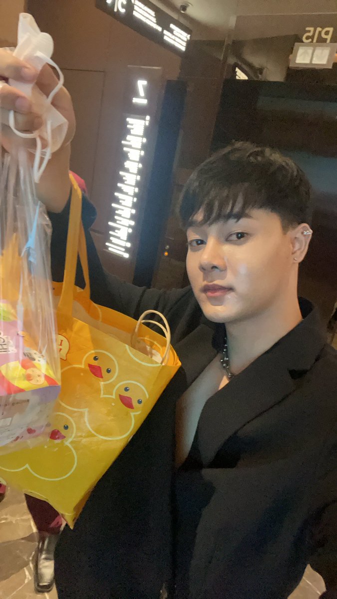 ขอบคุณที่มาหากันนะครับ รอนานเลยดีใจที่ได้เจอทุกคนอีกครั้งนะครับ คิดถึงงานในวงการมากๆเลยด้วย แต่ไว้เจอกันบนเครื่องแทนนะครับ🥹
