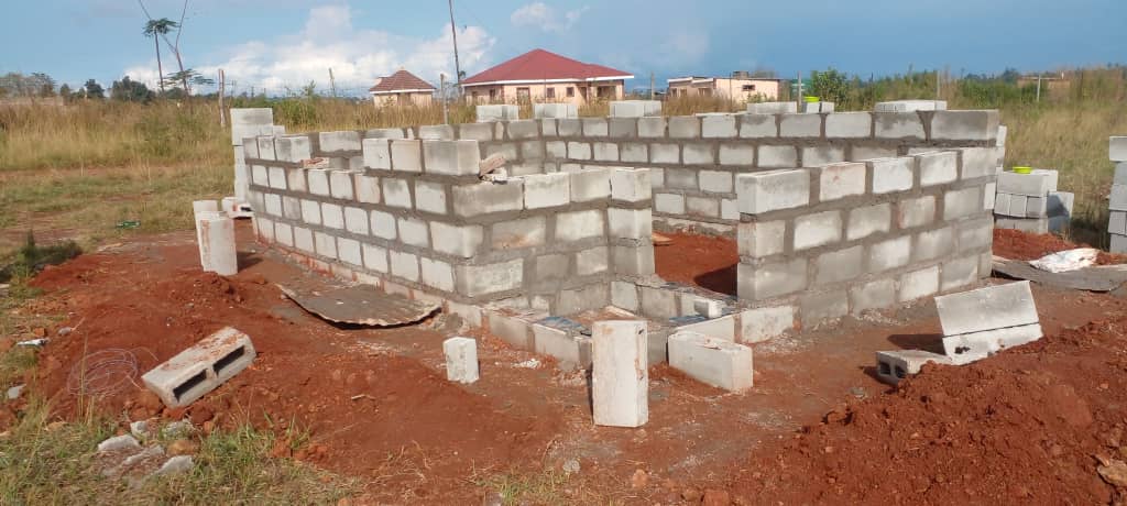 ScalisaFund's tweet photo. PROGRESS ON SECOND HOUSE:

We are happy to announce that good progress is underway for the construction of the 2nd house for the Motsa Family at Mfabantfu.

#ToGodBeTheGlory
#BuildingCommunitiesTogether https://t.co/ri7yGmAh2v