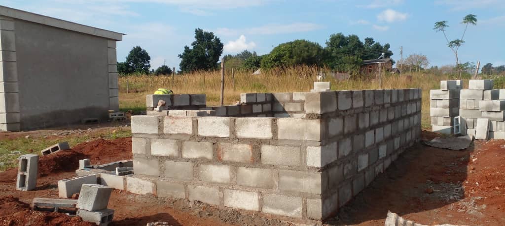 ScalisaFund's tweet photo. PROGRESS ON SECOND HOUSE:

We are happy to announce that good progress is underway for the construction of the 2nd house for the Motsa Family at Mfabantfu.

#ToGodBeTheGlory
#BuildingCommunitiesTogether https://t.co/ri7yGmAh2v