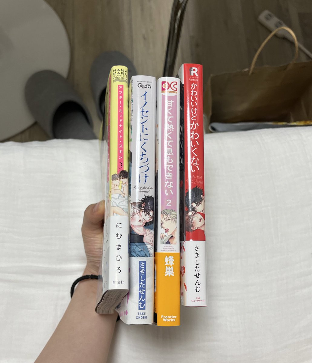 ffffffjiii39's tweet photo. #今日買った漫画
 #アフターミッドナイトスキン 3
 #甘くて熱くて息もできない 2
 #イノセントにくちづけ 
 #かわいいけどかわいくない 

(ˆ꜆ . ̫ . ).ᐟ.ᐟ https://t.co/8RiL9nSRGF