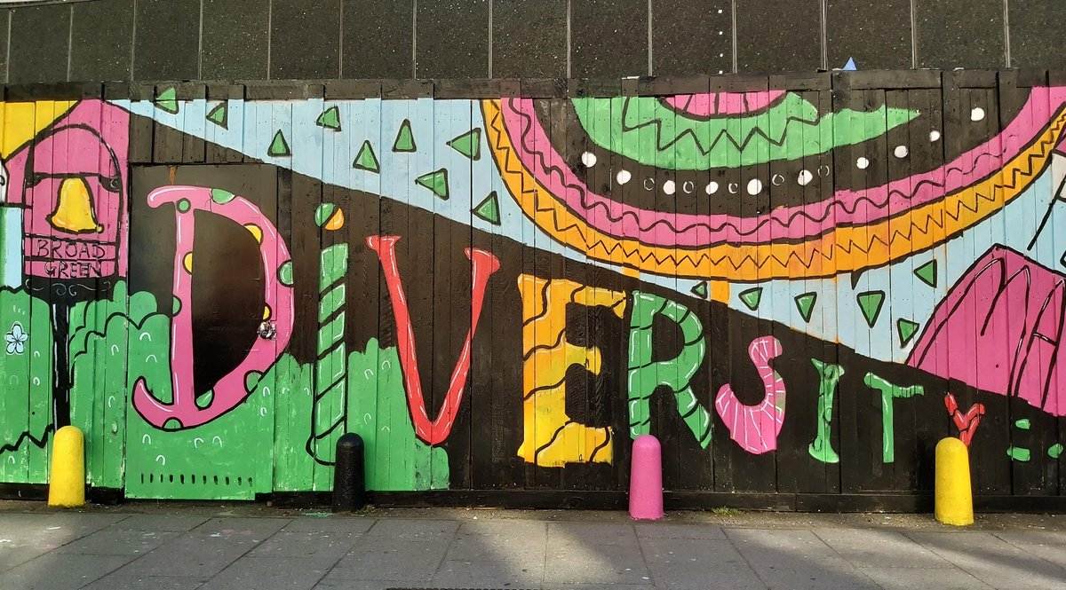 We love the vibrant colours the #BigCommonMural in Broad Green brings to London Road! 🎨