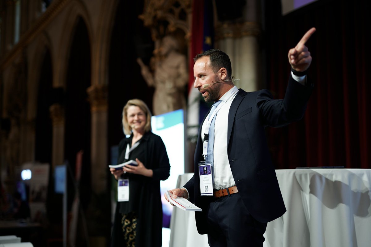 hercagio's tweet photo. Kicking-off the #SWDays23 in the City Hall! Welcome to Vienna :) https://t.co/BgalJvJEH1