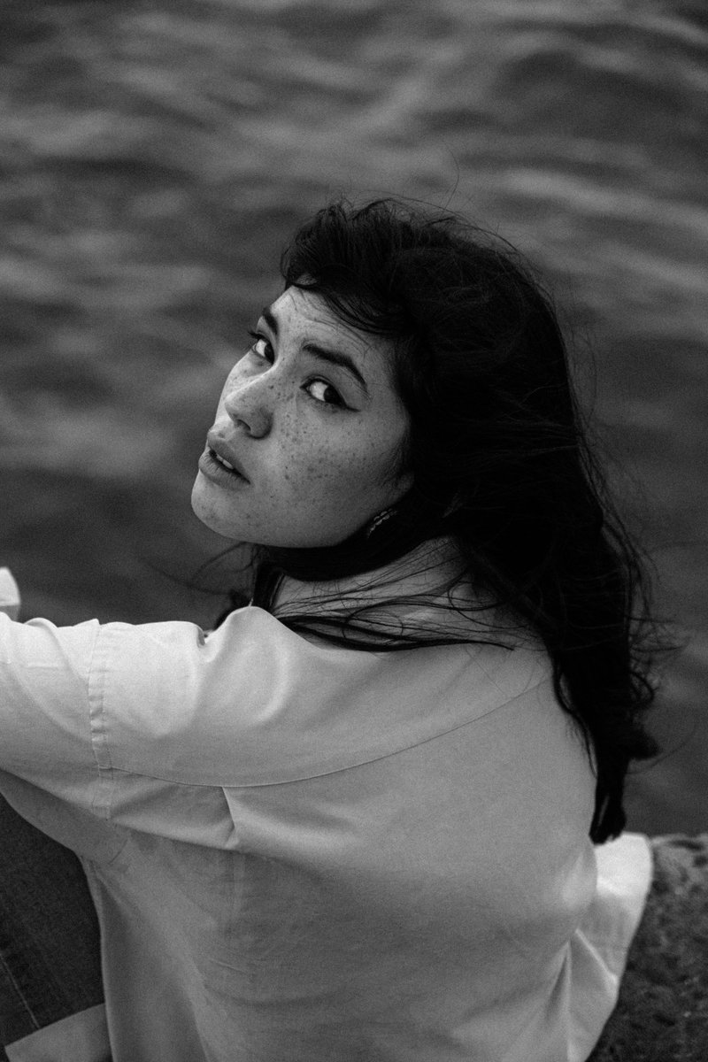 benindaplace's tweet photo. Clémente et la mer en noir et blanc 🌊 https://t.co/VKY0S4rCi9