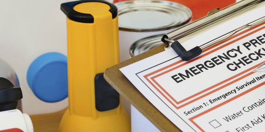 CityKitchener's tweet photo. Be prepared in the event of severe weather. Make sure you stock up on the necessary items in case of an emergency, such as: flashlight, batteries, battery or crank radio, bottled water, first-aid kit & nonperishable food.
Learn more: https://t.co/FK3OF2DOYb
#EPWeek2023 #ONReady https://t.co/E18egW0ACb