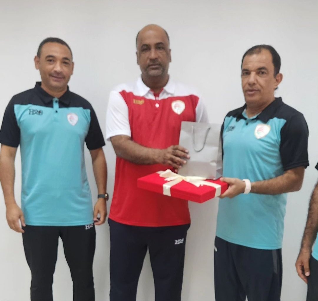 تتقدم إدارة و أعضاء فريق الوحدة الرياضي بالتهنئة إلى الكابتن فهد بن غصن العلوي على إنهاء دبلوم الإتحاد الآسيوي المستوى ( B ) الذي أقيم في المجمع الرياضي بعبري،
من تنظيم الإتحاد العماني لكرة القدم 
تحت إشراف الإتحاد الآسيوي 
متمنين له التوفيق في مشواره التدريبي
<a href="/yanqulclub/">نادي ينقل الرياضي</a>