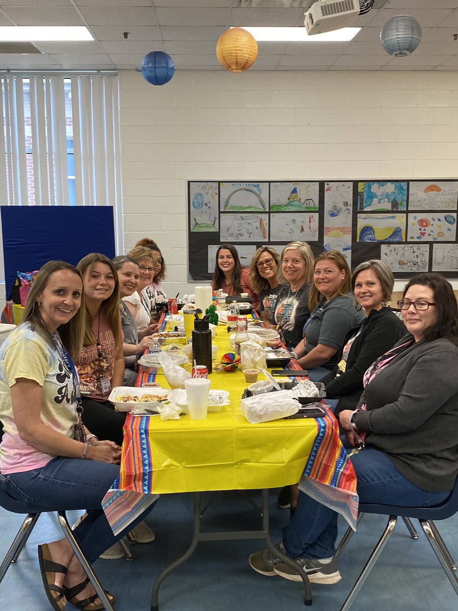 FloWood21's tweet photo. We appreciate our paras @RSE_HCS! Couldn’t do it without these wonderful ladies! Happy para appreciation! @bea_holmes1 @JMosleyPD @srlindstrom https://t.co/lYxqUoOIGS