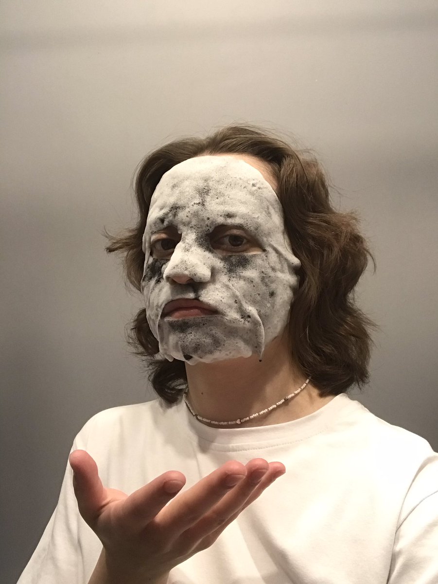 abespechalova's tweet photo. Лицо человека, который не знал, что купил пенящуюся маску https://t.co/RtQtJeFvdn