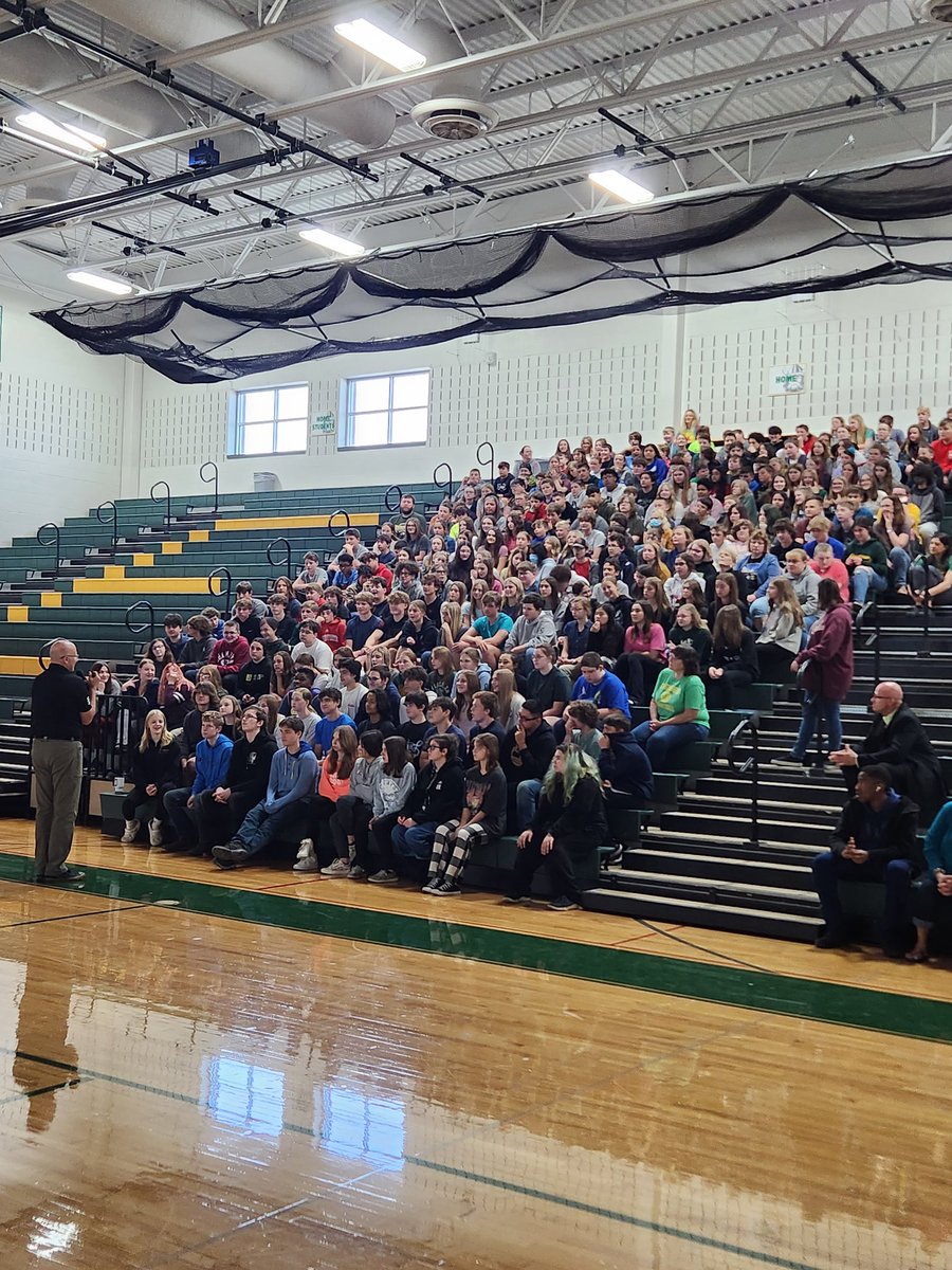 evgmiddleschool's tweet photo. What a powerful message today for our EMS students from the Digital Empowerment Project  presenter, Capitan Franks. Parents come join us tonight from 6-8:00 pm for this incredibly important information about our kids and digital media. https://t.co/bfqT9YXBNb