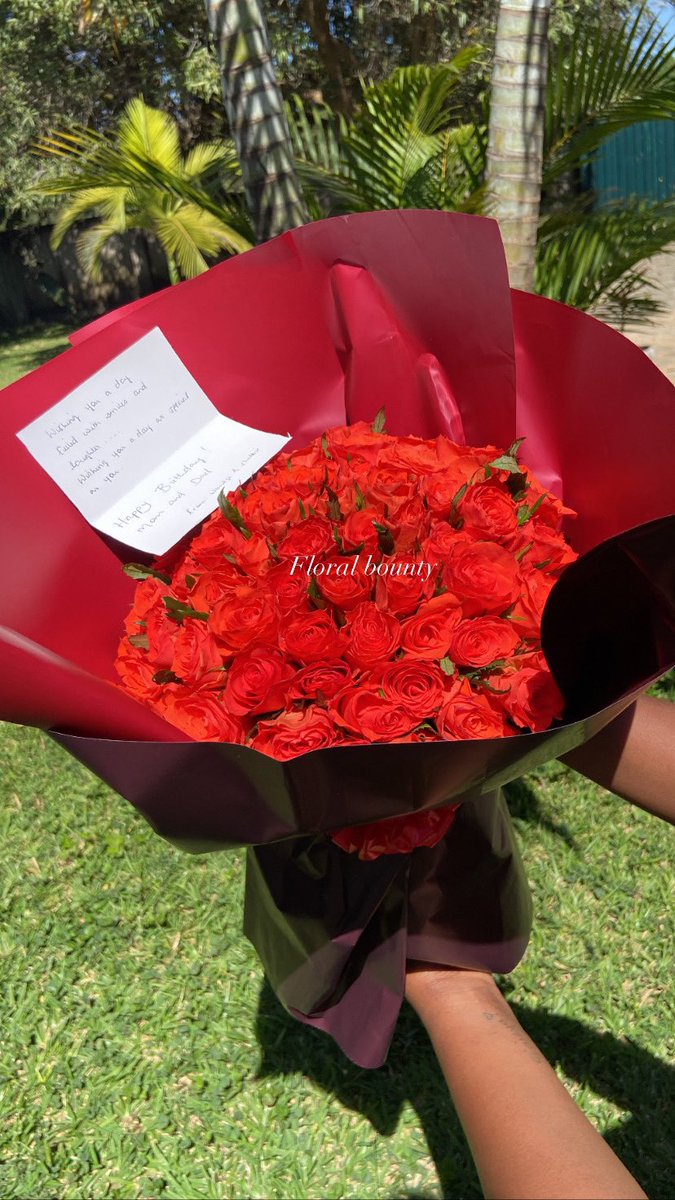Lilly___C's tweet photo. Hey guys, I make really cute bouquets and I’m located in Kitwe, Riverside. They range from k350 and above 
Call/text 0967539145 to place an order or for more inquiries https://t.co/HkRxrmbJKg