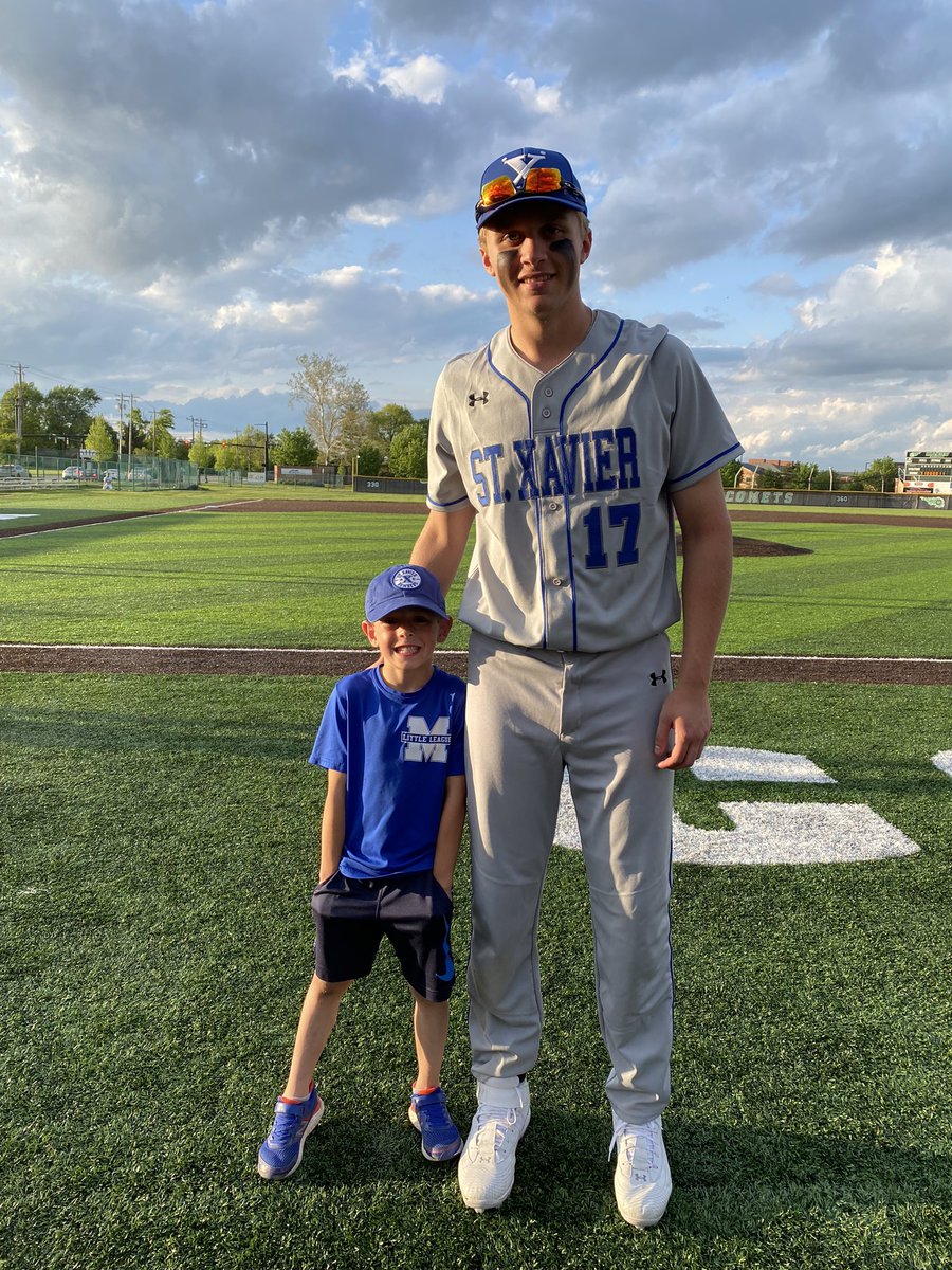 CMacke513's tweet photo. @stxsports @StXBall This future Bomber LOVED watching his buddy @Michaelgawkins play Monday. Michael is a great competitor, even better young man. Represents everything special about St X! Proud to support him &amp; the baseball Bombers. #MenForOthers https://t.co/DSrv79bJbT