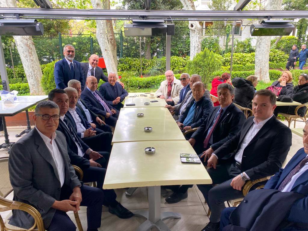 vedatbayramtc's tweet photo. 1. Bölge Milletvekili Adayımız @mcihanpacaci ile istişare toplantımızı @iyiparti_34 İl Başkanımız @CoskunYildirm34 ‘ün de katılımlarıyla Büyük Kulüp’te gerçekleştirdik.

#TürkiyeTarihYazacak https://t.co/yLKMyotGKI