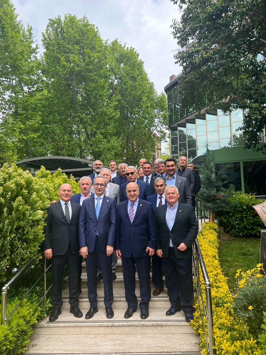 vedatbayramtc's tweet photo. 1. Bölge Milletvekili Adayımız @mcihanpacaci ile istişare toplantımızı @iyiparti_34 İl Başkanımız @CoskunYildirm34 ‘ün de katılımlarıyla Büyük Kulüp’te gerçekleştirdik.

#TürkiyeTarihYazacak https://t.co/yLKMyotGKI