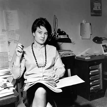 Captainboatless's tweet photo. Ulrike Meinhof!
(October 7, 1934 - May 9, 1976)
🙏♥️♥️♥️♥️♥️😘💐👋
😪😪😪😪😪
💣🔫✊️✌️🚩
#UlrikeMeinhof 
#redarmyfaction 
#raf 
#smashfascism 
#smashracism 
#armedstruggle 
https://t.co/EvuYZPLEHG https://t.co/gUkmhMp2lT