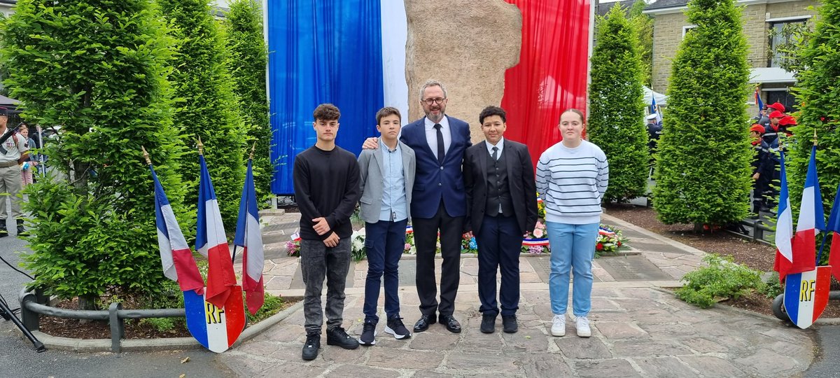 jfcouchard's tweet photo. Commémoration du 8 mai avec la participation d'élèves du collège Jean Lurçat qui préparent leur voyage pour découvrir l'horreur concentrationnaire dès ce jeudi 11 mai : prison de Montluc, Dachau, Sachsenhausen, Ravensbrück, Berlin ...
@aclimoges @DSDEN19 @villedebrive https://t.co/Lb2zWjdac5