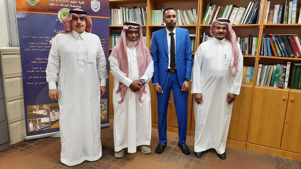 PPD_KSU's tweet photo. تم عرض نتائج #رسالة #الماجستير للطالب عاصم بابكر بإشراف سعادة #الدكتور عبدالله العبيدي صباح اليوم الثلاثاء ١٤٤٤/١٠/١٩ بمدرج #كلية_علوم_الأغذيةوالزراعة.
نبارك للجنة #الإشراف، التحكيم وله حصوله على درجة الماجستير ونفع الله بعلمه
#قسم_الإنتاج_النباتي
#جامعة_الملك_سعود https://t.co/XLaUettqo1