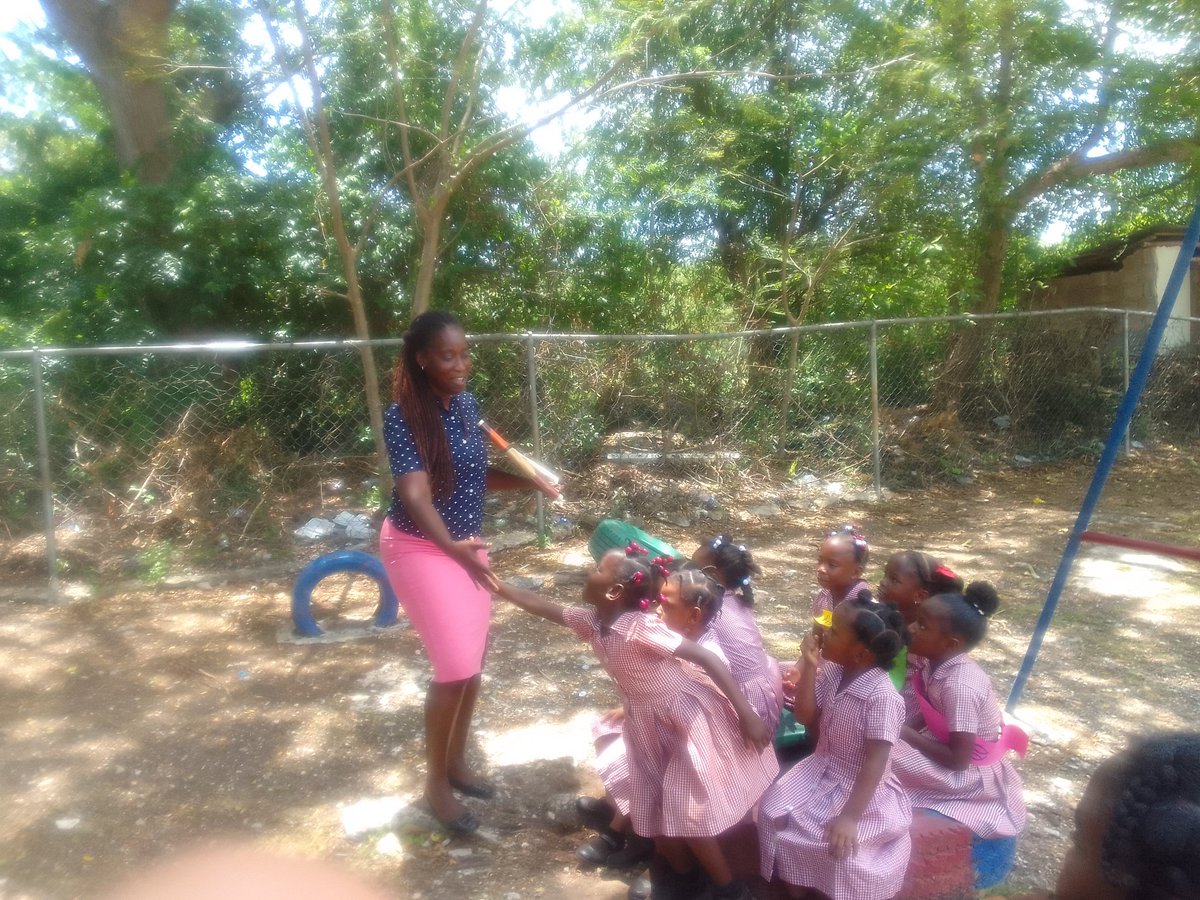 KemmyLeslie's tweet photo. Its was a pleasure entertaining the children at New building Basic in St. Elizabeth through reading #Read4JA #12StandardsMatter #ReadingMatter @tkmsingh @TanishaMill2012 @cfranoBrighty @golebourne @ItzmellEcc3 @Stcy14226538 @Kevin62642151 @GrantShaunette @Andrea58383539 https://t.co/NBzXvoJFsX