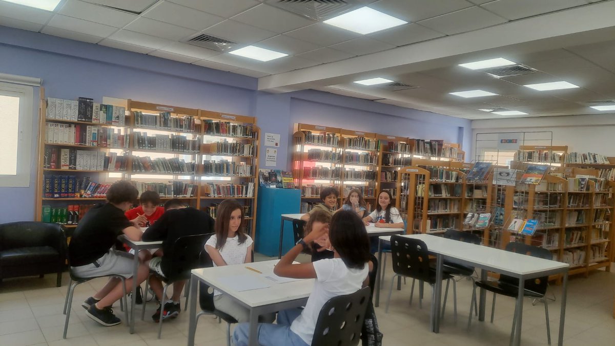EFIDjeddah's tweet photo. 📚✏️ Nos élèves de 6A/B/C créent leurs propres contes après étude du schéma narratif au CDI. Leurs œuvres seront publiées sous forme de livre numérique sur notre site, alliant textes, illustrations et fichiers audio. #efid #mlfmonde 🎨🎧 https://t.co/Df3deuyfsi
