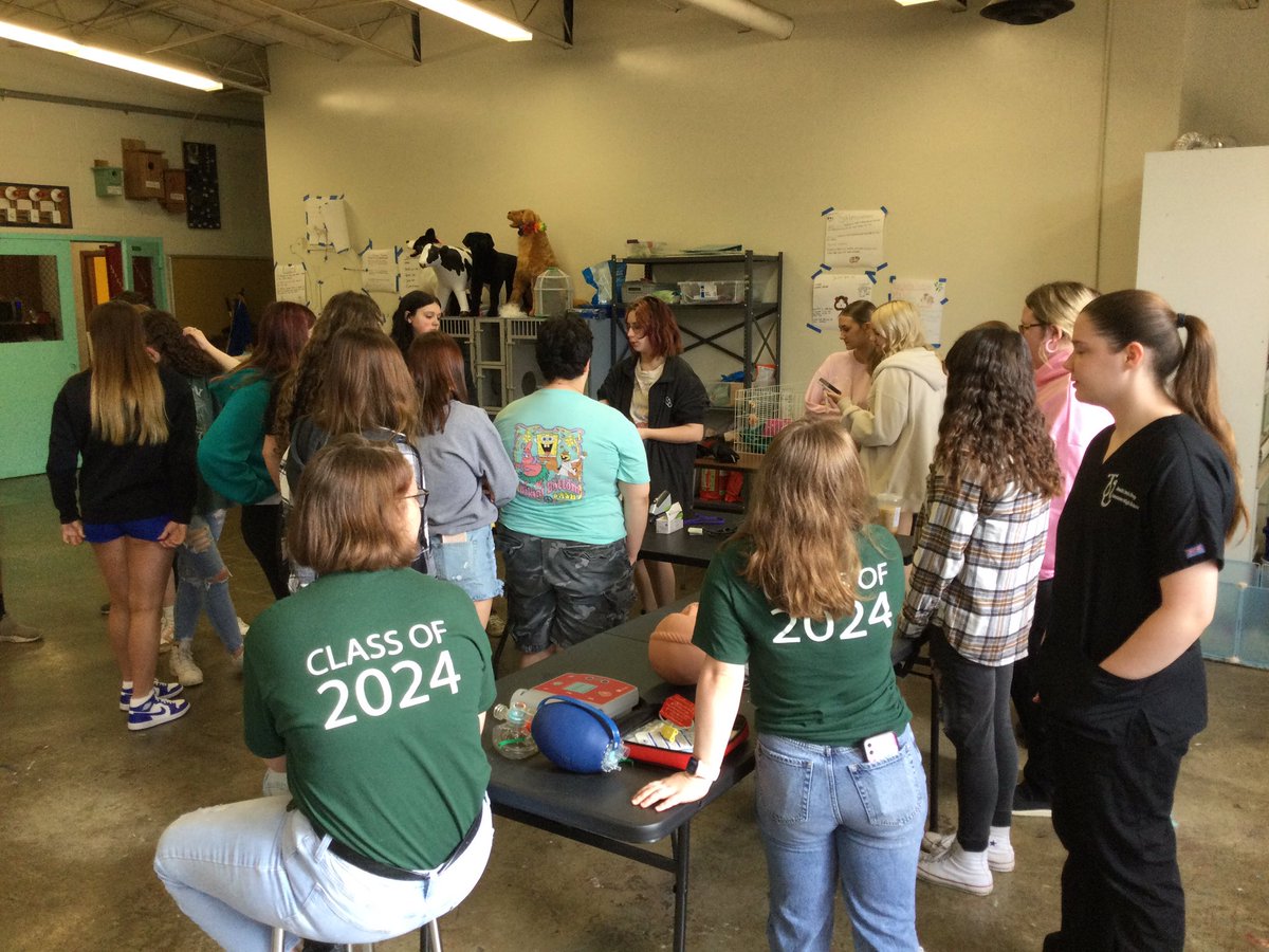 lhshealthtech's tweet photo. Freshman focus at LHS. Great job! https://t.co/NbLy58O8tF