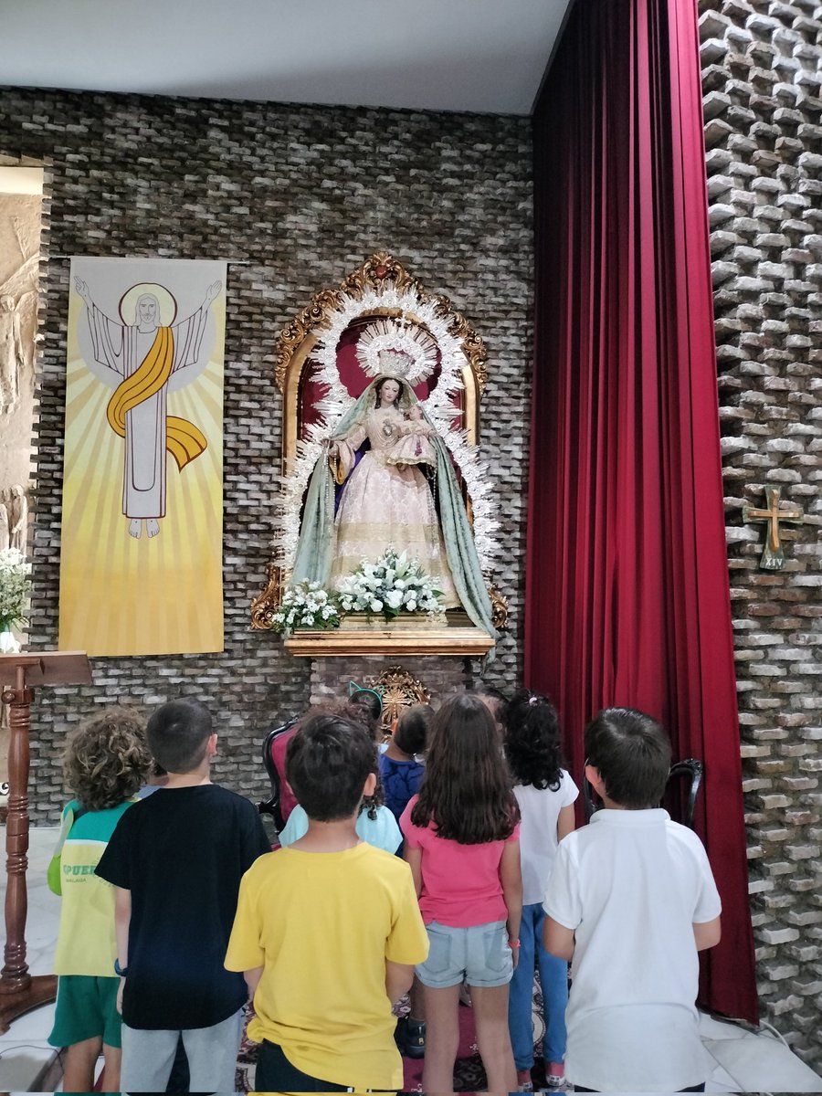 AleMontylla's tweet photo. El árbol desde chiquitito. Saludando a la Virgen en el mes de mayo. #catequesis #primercurso #ilusion #enseñanza https://t.co/cJhmPPV5ul