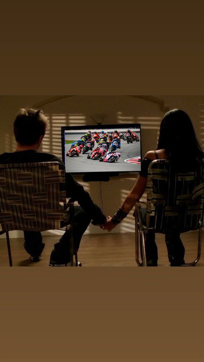 alejandracbr94's tweet photo. -Que haces el domingo a las 9 am? Queria invitarte a un plan
El plan:
#FrenchGP #MotoGp https://t.co/0bnfDIb9Cu