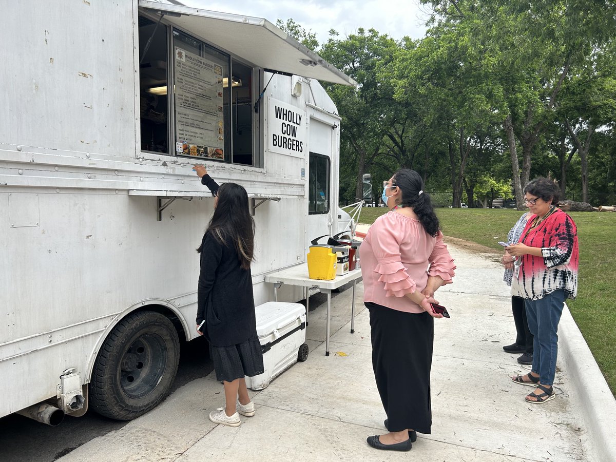 iblubman's tweet photo. Our amazing PTA brought a food truck! ⁦@SanchezAISD⁩ ⁦@aisdparents⁩ ⁦@AISDElementary⁩ https://t.co/yuDmEkps3T
