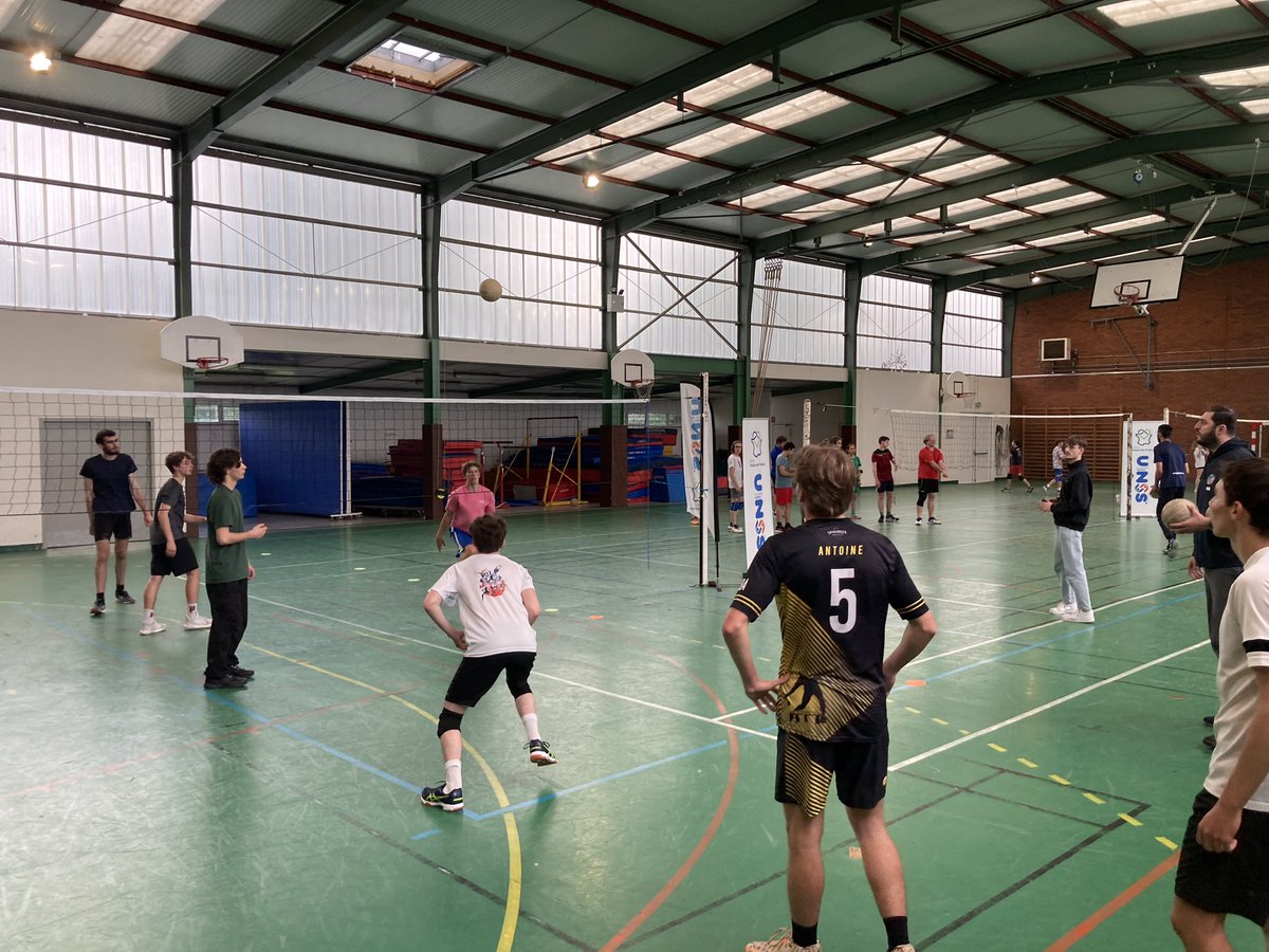 3ème intervention des joueurs pro d’<a href="/AMVB/">amvb</a>, en partenariat avec la Région <a href="/Hauts/">Yuta</a>-de-France et les AS des lycées Boucher de Perthes et St Pierre d’Abbeville. Une belle dynamique pour le volley et l’<a href="/UNSS/">UNSS_National</a>.