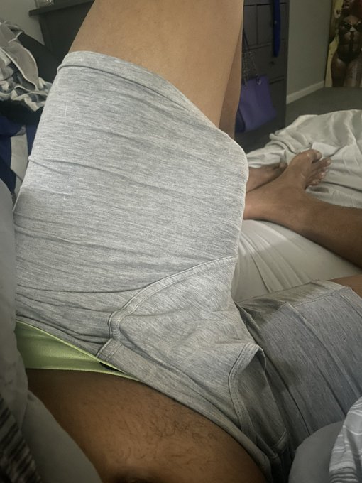 Morning wood 🥴 https://t.co/z4LevOtpfO<a href="/tag/eastsidehuncho"class="tags"><span>#eastsidehuncho</span></a><a href="/tag/versacetodeath"class="tags"><span>#versacetodeath</span></a>