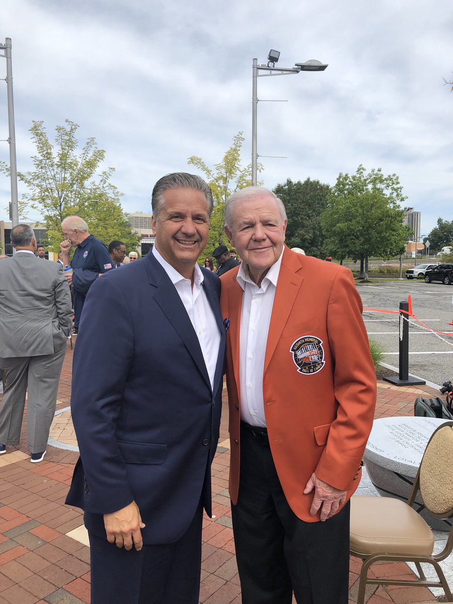 CoachCalArk's tweet photo. Denny Crum was truly a Hall of Famer. He was kind, had a great sense of humor but make no mistake about it, he was a competitor who wanted to win every game. My heart goes out to Susan and his family and friends. We lost another legend in our state today. Rest in peace, my friend https://t.co/Ncmib5EZQa