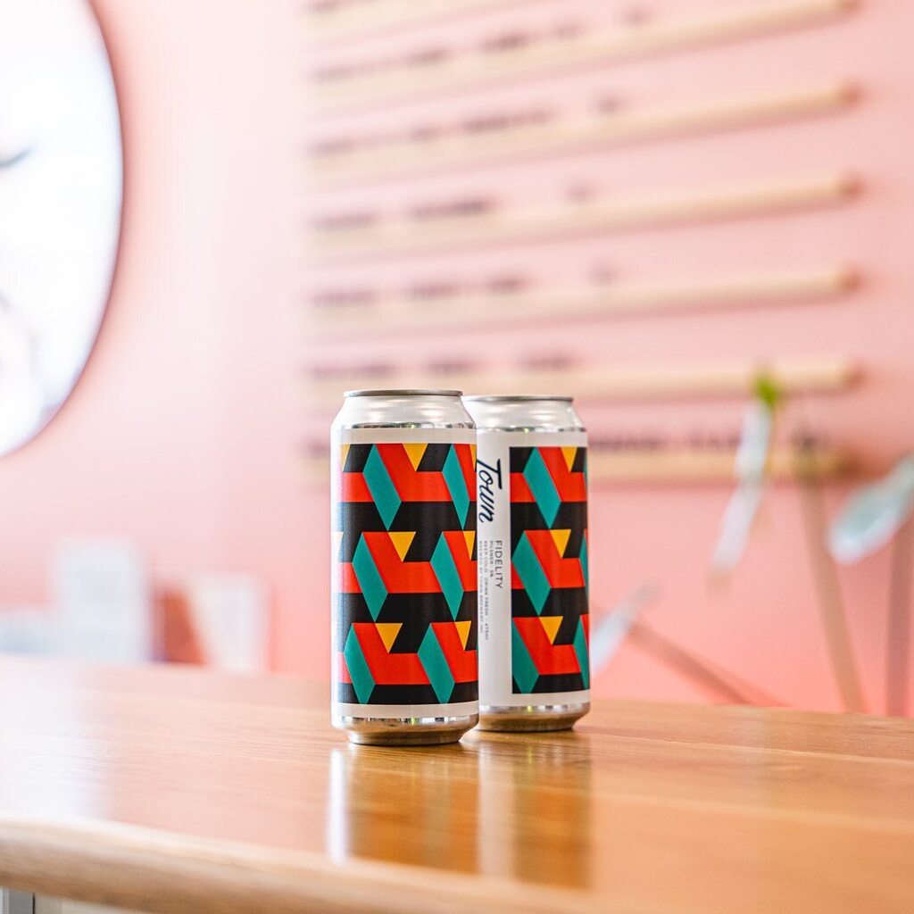 Taking a bit of time each month to show some bottle shops a bit of love! 🫶

@endlessbeerandwine has been stocking our cans since they opened in Hamilton, tucked into the corner of Ottawa St N &amp; Cannon St E. 

Tej and the whole team has done an incred… instagr.am/p/CsB1UiTuBm-/