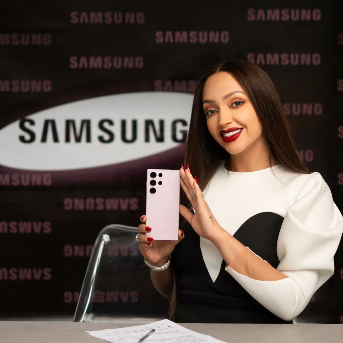 hanan_tarq's tweet photo. I'm overjoyed to formally announce that I am now a Samsung brand ambassador. It is nothing short of a dream come true to be a part of this amazing team. @samsungethiopia
#sharetheepiceth https://t.co/6y1AHAUcbb