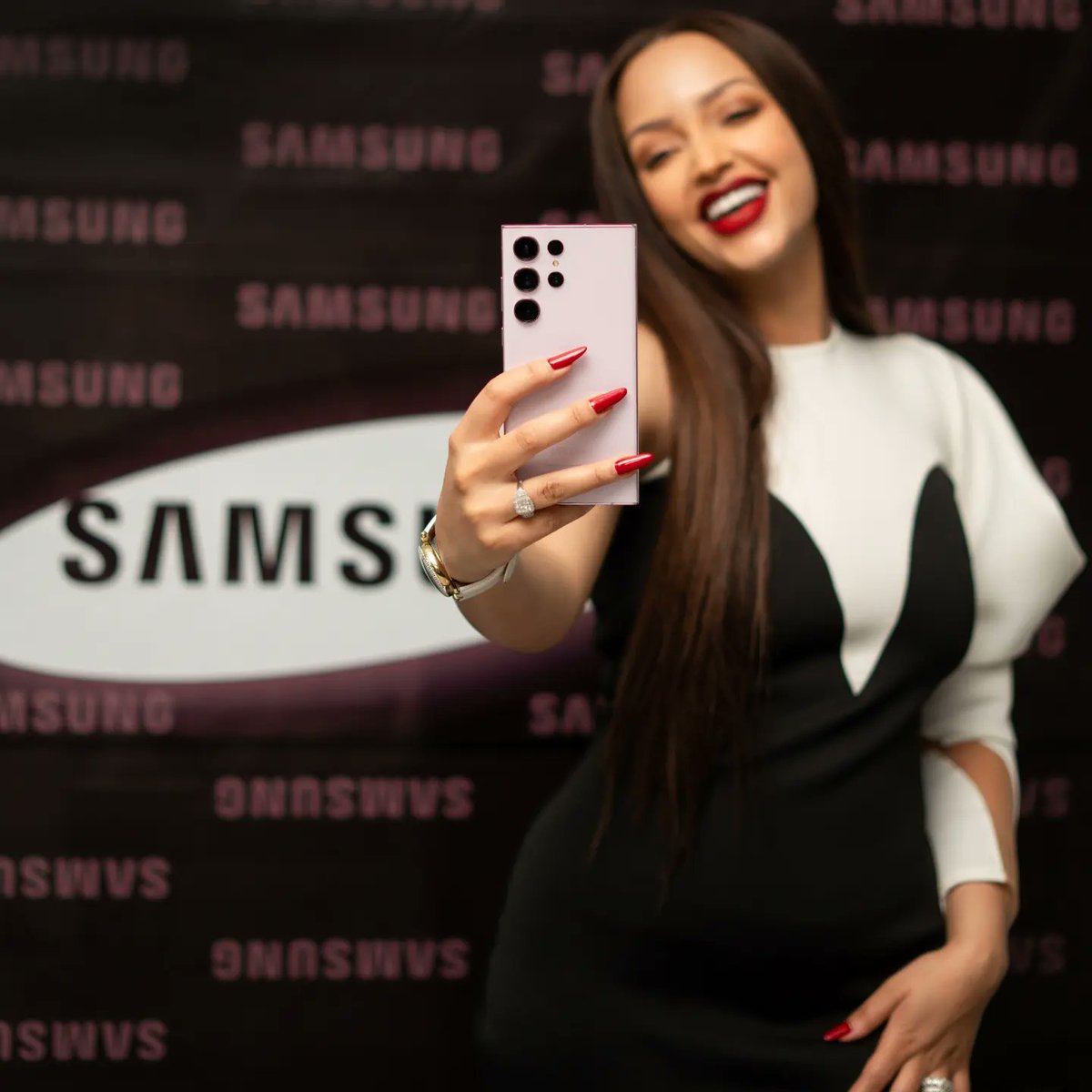 hanan_tarq's tweet photo. I'm overjoyed to formally announce that I am now a Samsung brand ambassador. It is nothing short of a dream come true to be a part of this amazing team. @samsungethiopia
#sharetheepiceth https://t.co/6y1AHAUcbb