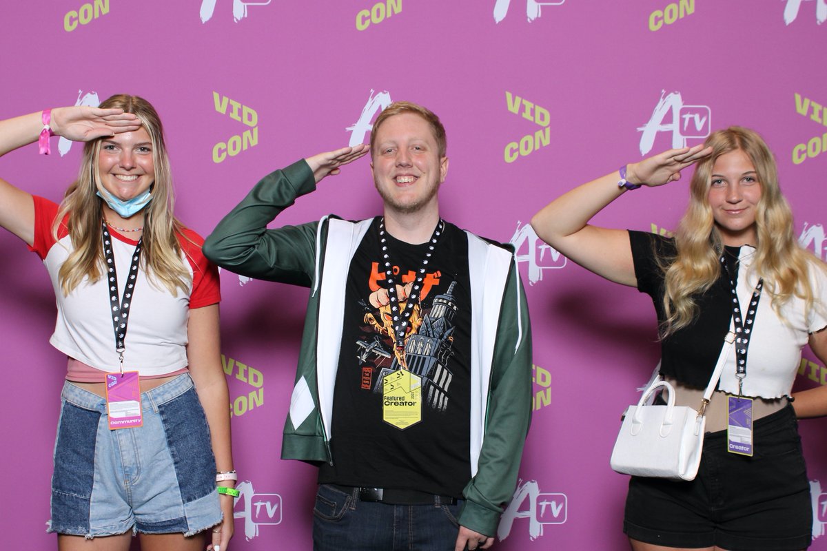 VidCon tweet media