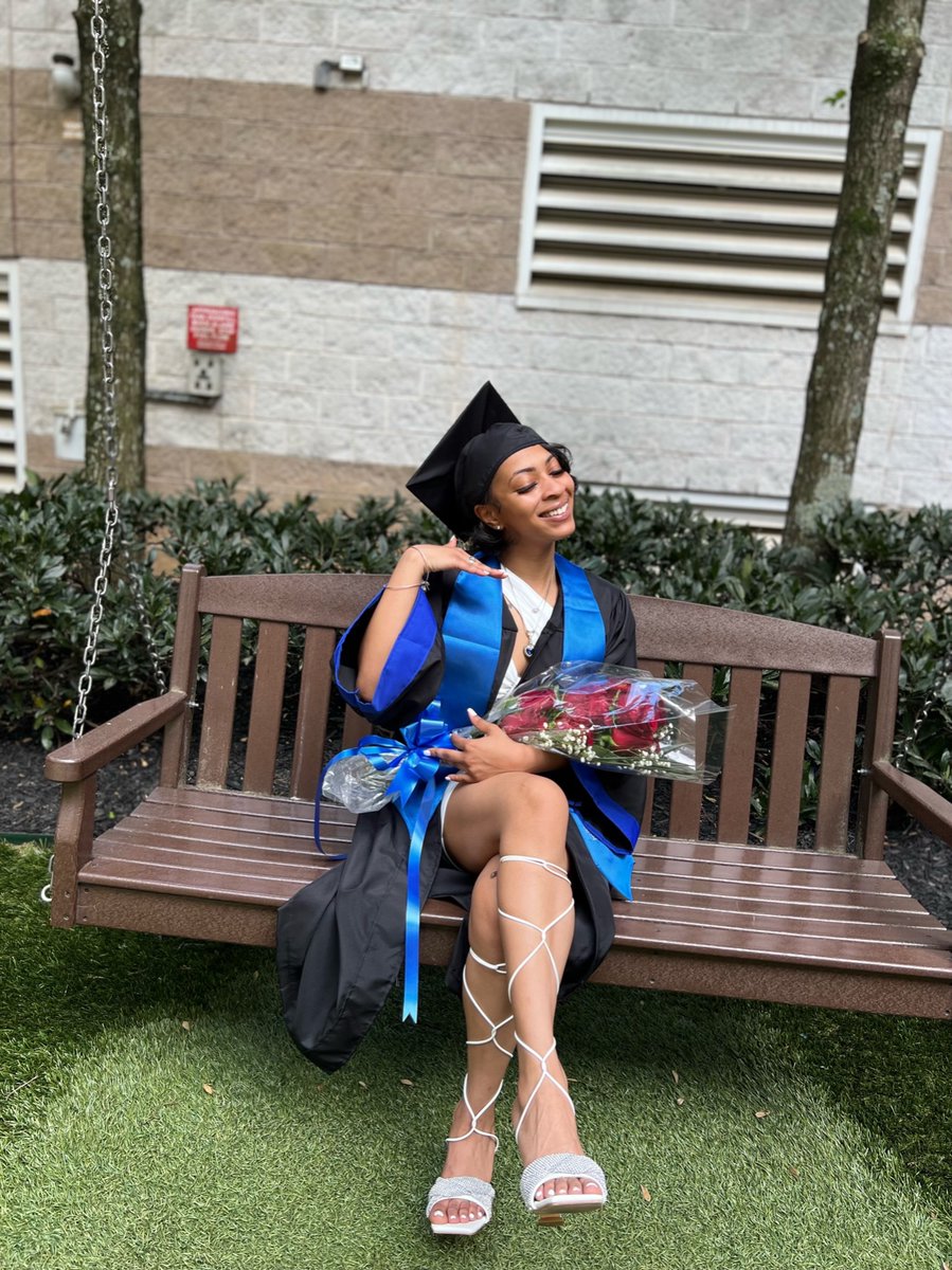 sasha__cee's tweet image. First generation grads check in 💙🎓 #gsugrad #ididit #firstgengrad #georgiastate