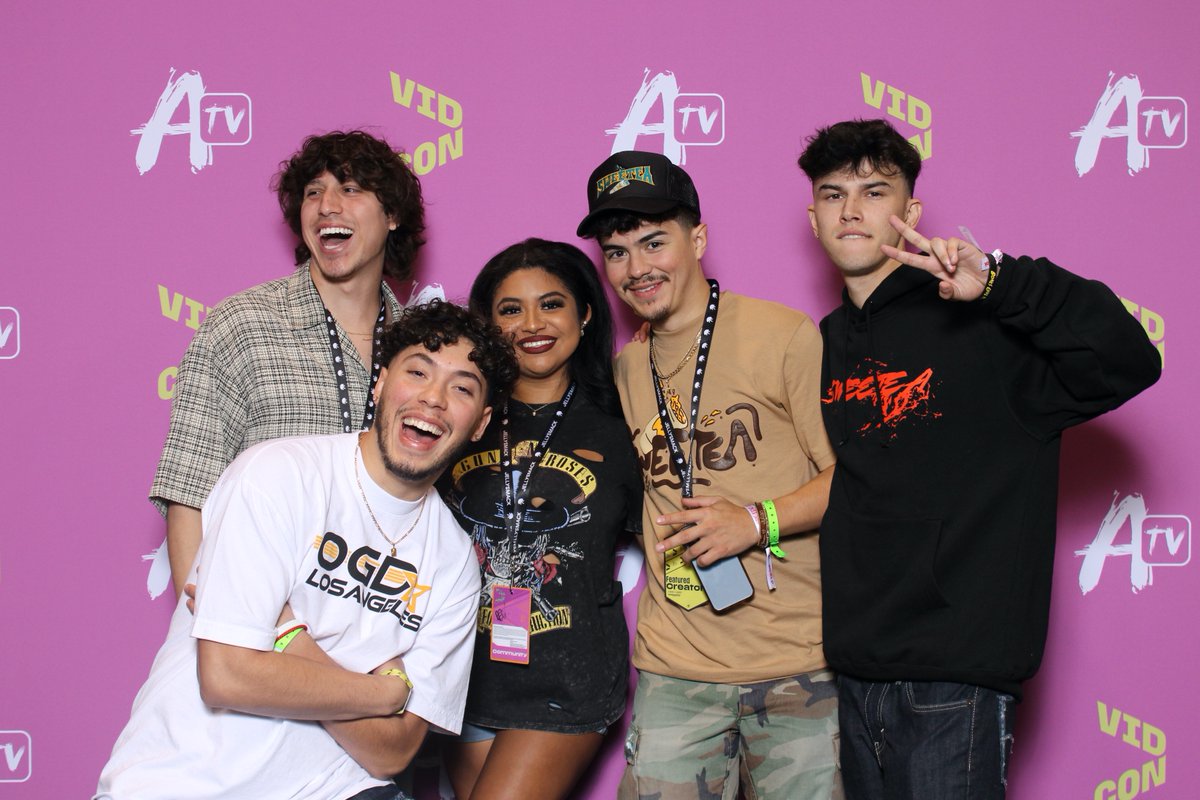 VidCon tweet media
