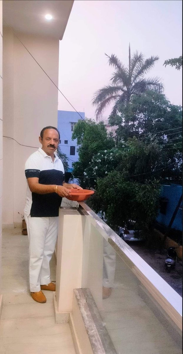 dhall_major's tweet photo. जिसकी जैसी सोच वो वैसी कहानी रखता है कोई परिंदों के लिए बंदूक तो कोई पानी रखता है.
पंछियों को पानी दे एक नई जिंदगानी दे.
मेजर राजीव ढल.
#AbvpMeerutPrant #ABVPSFS https://t.co/nTHQnft8xj