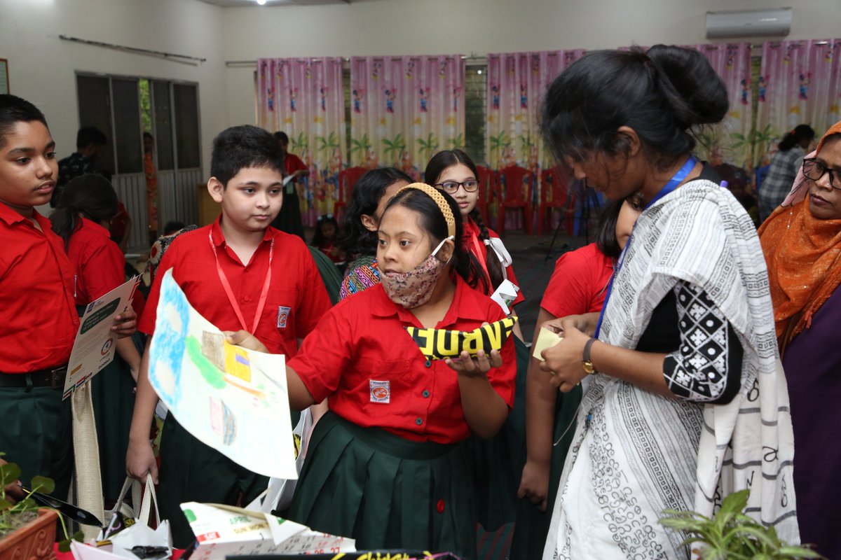 probhaaurora's tweet photo. A student with special needs is presenting what she has done on the 5Rs in her own way.
#fee_global #ecoschoolint #bangladesh #leafint #yreint #b7arblaplastic #feeglobal #GlobalActionDays #MyActionsMatter #LitterLessPlus #GAIA2030 #LitterLessCampaign #5rs #GADS #Bangladesh https://t.co/B4kp1RXorU