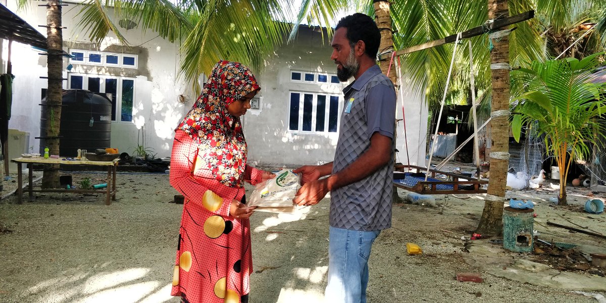 MvNids's tweet photo. ގޭބިސީތަކަށް ތިމާވެއްޓާއި ރައްޓަހި 🛍️ ކޮތަޅު ހަދިޔާ ކުރުމުގެ މަސައްކަތް މިވަނީ ނިންމާލެވިފައި. ޕުލާސްޓިކު މަދުކުރުމަށް މިޖަމްއިއްޔާއިން "ސާފު ނަޑެއްލާ" ގެ ނަމުގައި ކުރިއަށް ގެންދާ ކެމްޕެއިންގެ ދަށުން މިއީ 
ގޭބިސީތަކަށް ކޮތަޅު ހަދިޔާ ކުރެވުނު ދެވަނަ ފަހަރު
#cleannadella 
@MoEnvmv https://t.co/NB9qKSwqzJ
